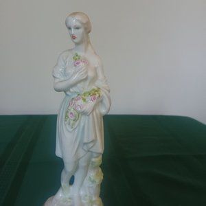 ROMANIAN PORCELAIN FIGURIN